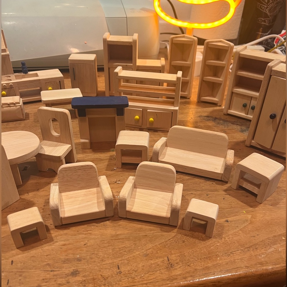 Ryan’s room dollhouse furniture lot 28 piece